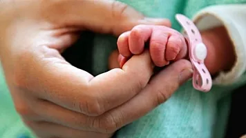 Xaçmazda yol bağlandı, 40 yaşlı qadın avtomobildə doğuş etdi –