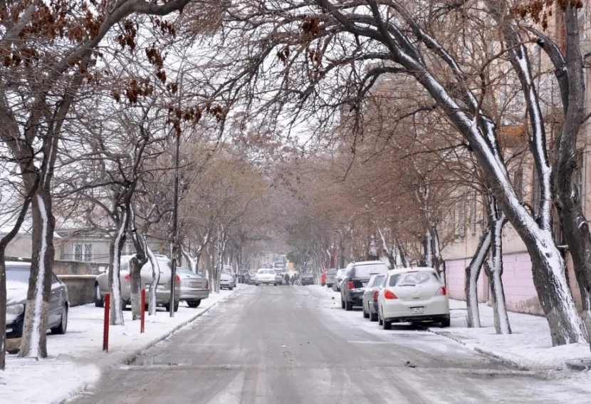 Bəzi rayonlarda yollar dumanlı olacaq, buz