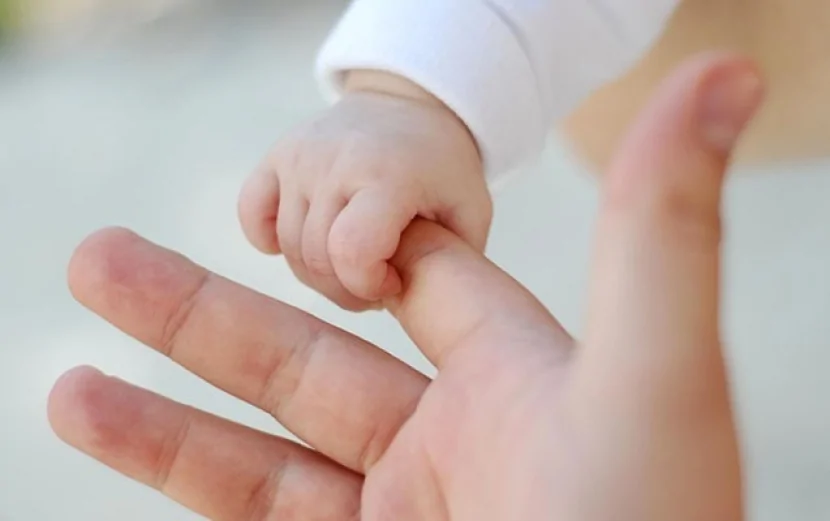 3 gün yemək verilməyən körpə HƏYATINI İTİRDİ-