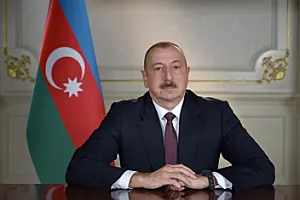 Dövlət başçısı Latviyanın keçmiş Prezidentinə