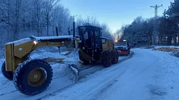 "Prado" buzlu yolda