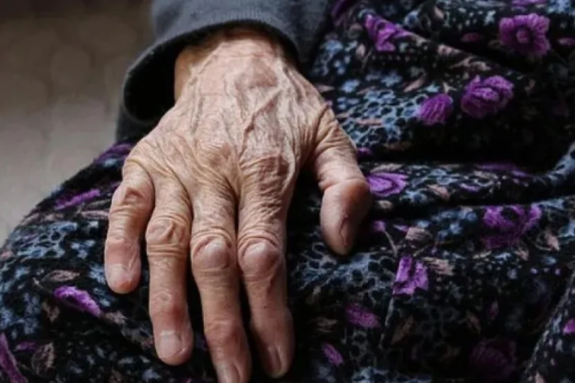 86 yaşlı qadın