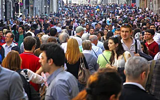 Dünya əhalisinin sayı rekorda yaxınlaşır