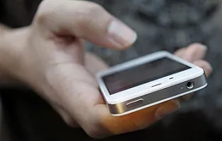 Əvvəlcə telefonunu, sonra isə 1029 manatını oğurladı