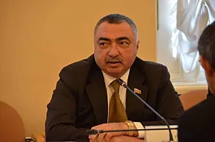 Azeri Light enir, maliyyə yastığı qalxır: Azərbaycan qlobal dalğaya necə tab gətirir?
