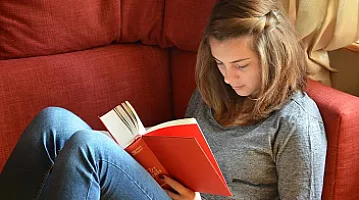 İnsanlar niyə artıq əvvəlki kimi kitab oxumur?