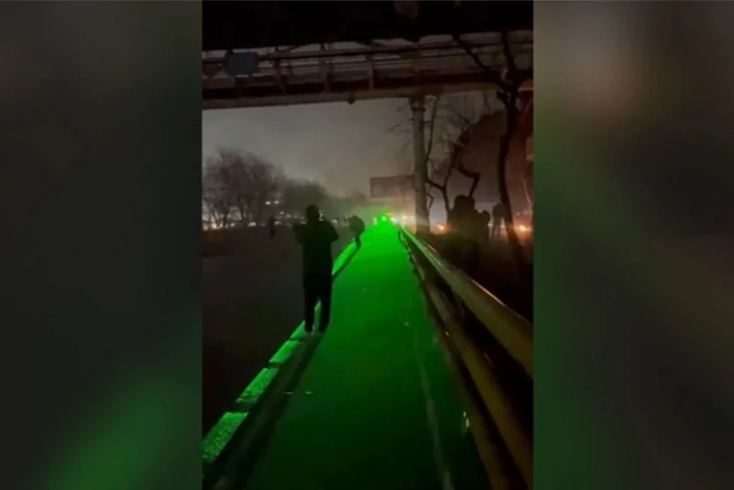 İranda etirazçılara qarşı yaşıl lazerdən