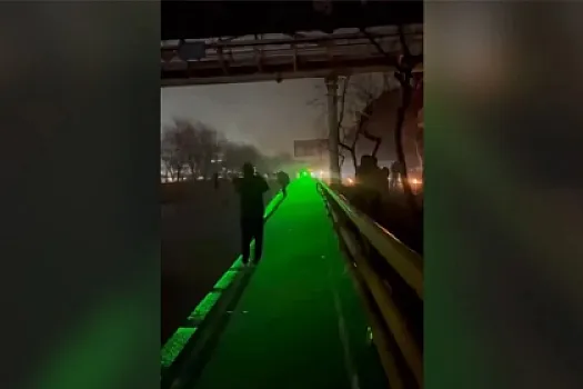 İranda etirazçılara qarşı yaşıl lazerdən