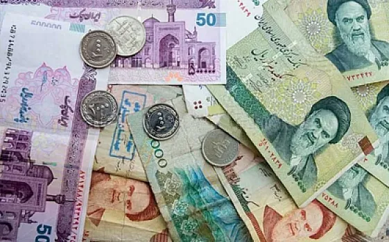 İran rialı etirazlar fonunda tarixi minimuma düşdü