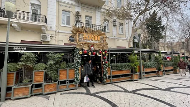 Tanınmış memarı restorana buraxmadılar, etiraz etdi
