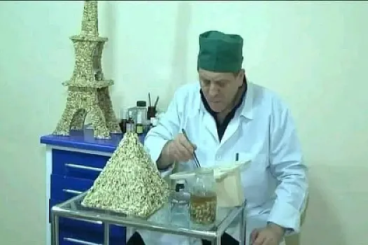 Diş həkimi çəkdiyi dişlərdən abidələr