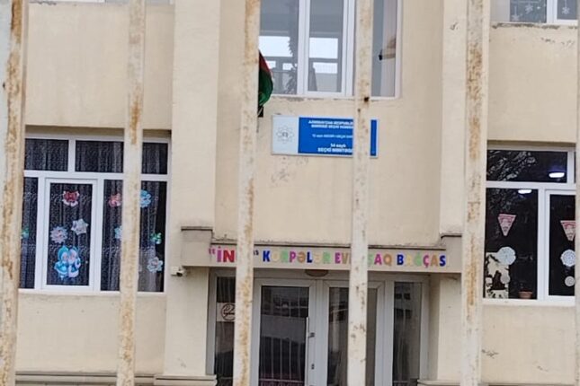 Bu baxçada uşaqlara meyvə və ət verilmir? —