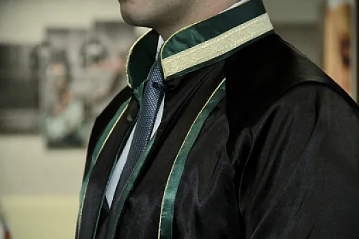 Azərbaycanda fəaliyyət göstərən vəkillərin sayı açıqlanıb