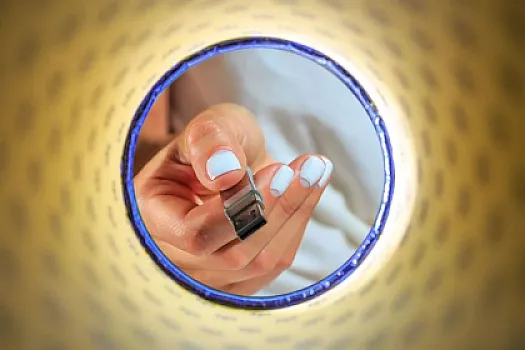 Divarlara yerləşdirilən USB-lər nəyi gizlədir?