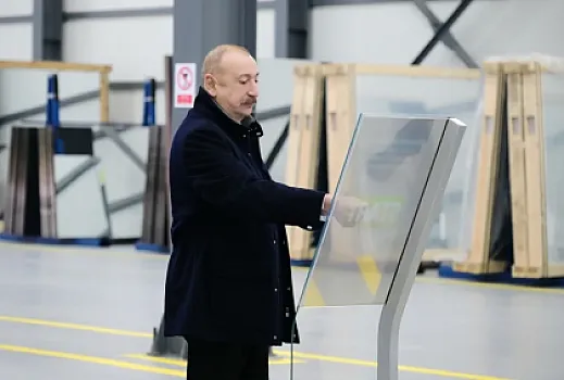 Prezident Sumqayıtda zavodunun açılışında -