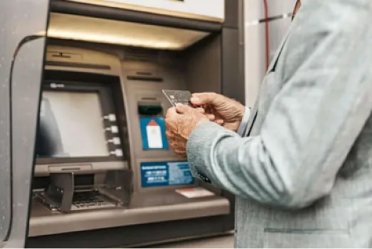 Niyə təqaüdçülər fevral ayından əvvəl bank kartlarından pul çıxarmalıdırlar?