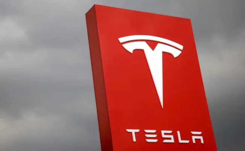 "Tesla" Çində sürücülər üçün süni intellekti sınaqdan keçirir