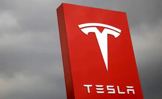 "Tesla" Çində sürücülər üçün süni intellekti sınaqdan keçirir