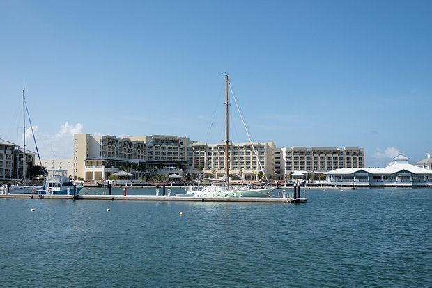 Turistləri təxliyə edəcək, neft göndərəcək: Rusiya Kubaya vəd verib