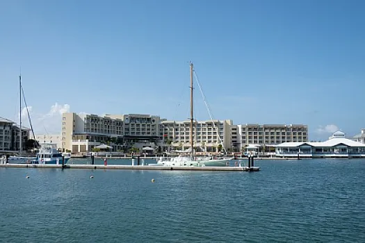 Turistləri təxliyə edəcək, neft göndərəcək: Rusiya Kubaya vəd verib
