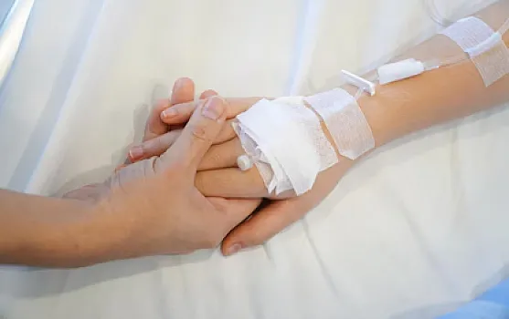 19 bıçaq xəsarəti alan azyaşlı evə buraxıldı