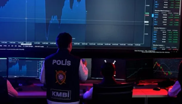 Tələblərin fotolarını yayan şəxs 