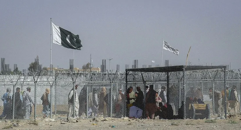 Pakistan "Taliban"ın 352 