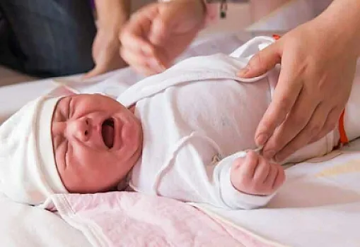Azərbaycanda hər gün 32 uşaq nikahdankənar doğulur