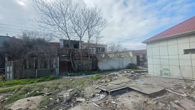 Bakının bu ərazisindəki yaşıllıqların köçürülməsinə rəy verilməsi məsələsinə baxılır -