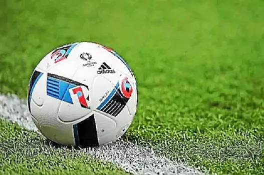 İngiltərədə FACİƏ: Futbolçu oyun zamanı 