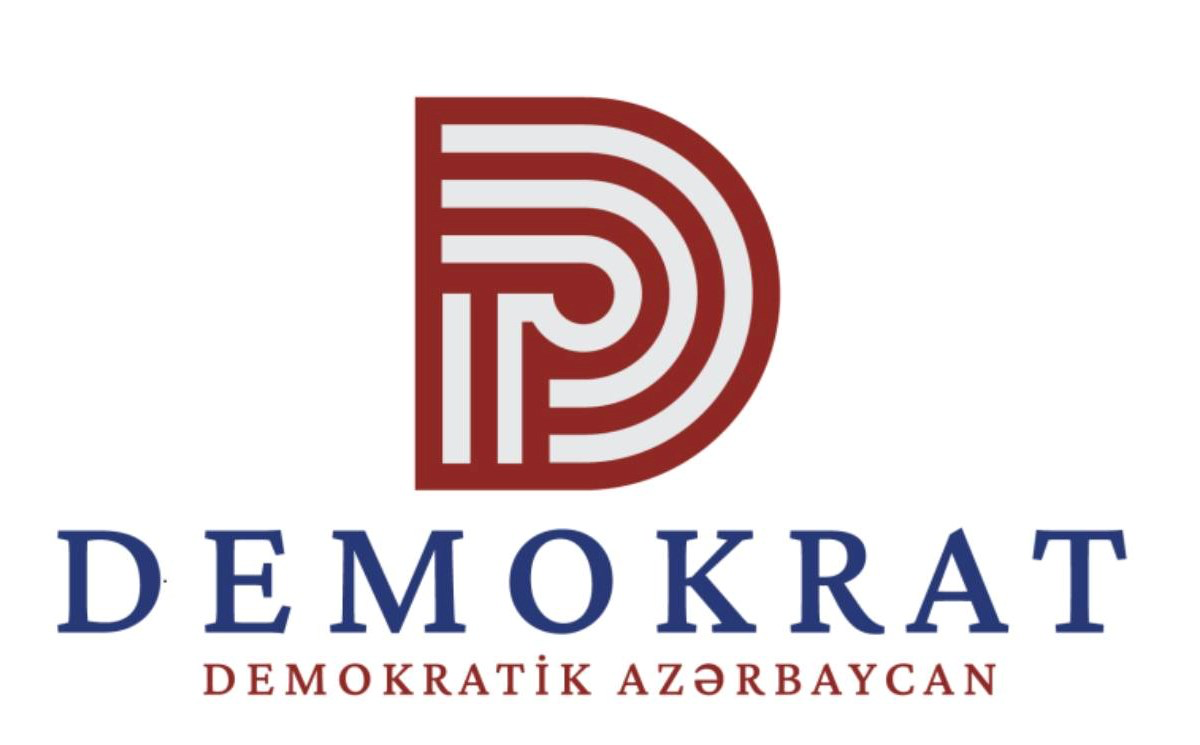 Demokrat.az 8 yaşında 