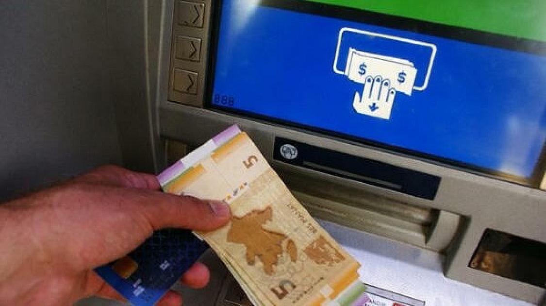 Təqaüdçülərin kartlarını talayan şəxs 