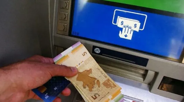 Təqaüdçülərin kartlarını talayan şəxs 