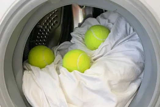 Paltaryuyan maşında tennis topu: