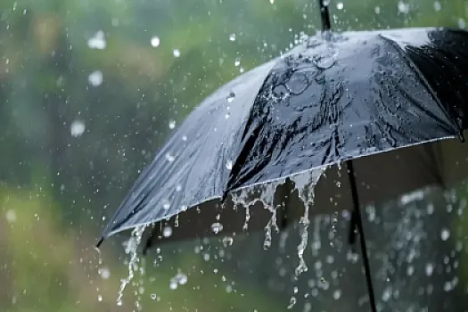 Bakıda yağıntı aylıq normanı 247% üstələyib