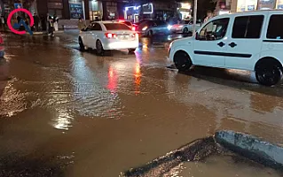 Badamdarda çən partladı, yolu su basdı