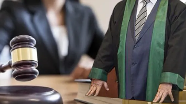 Bu keçmiş hakimlər vəkil olmaq istəyir -