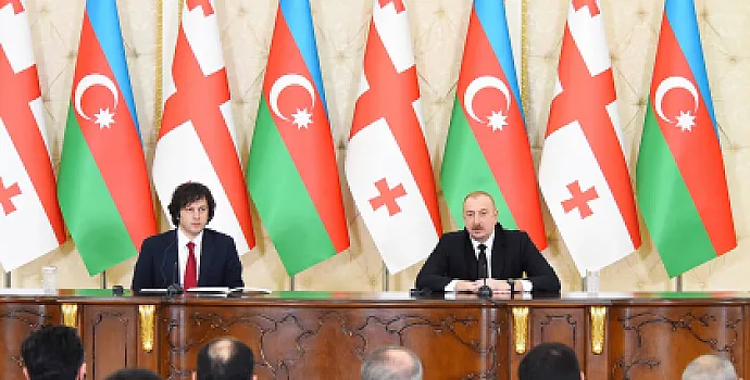 Liderlər mətbuata bəyanatla çıxış edirlər