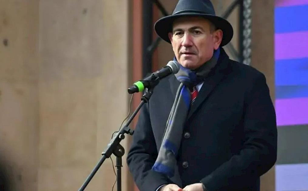 Paşinyanın qabağını kəsib qızını istədi — 