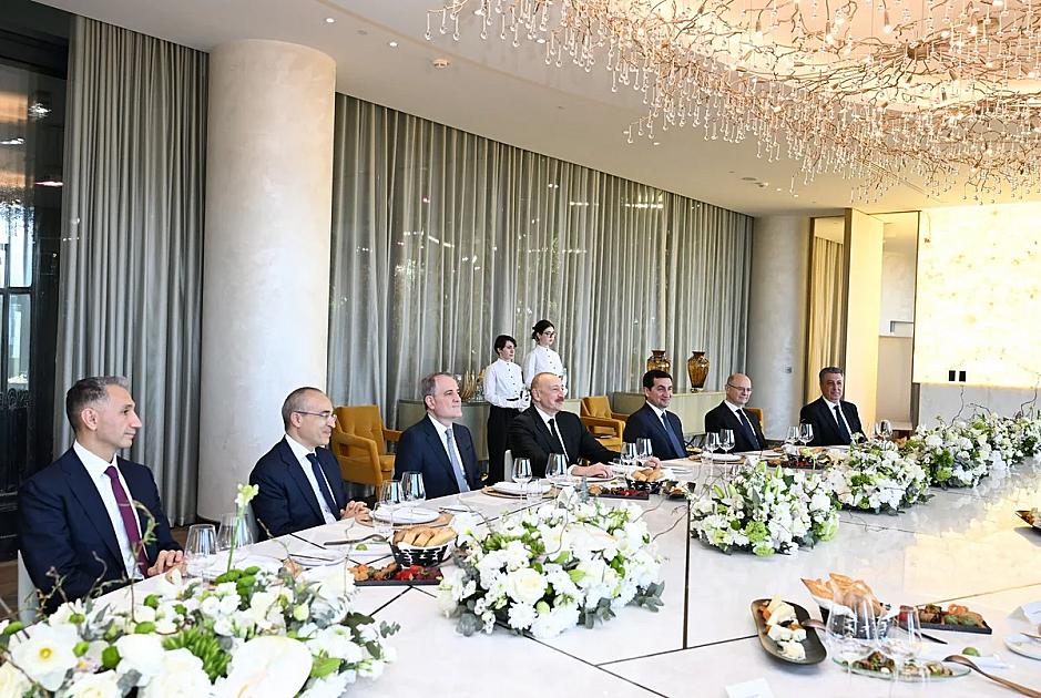 Tbilisidə Azərbaycan Prezidentinin şərəfinə lanç verilib 