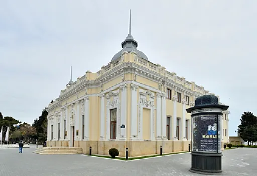 Azərbaycan Dövlət Kukla Teatrına direktor müavini 