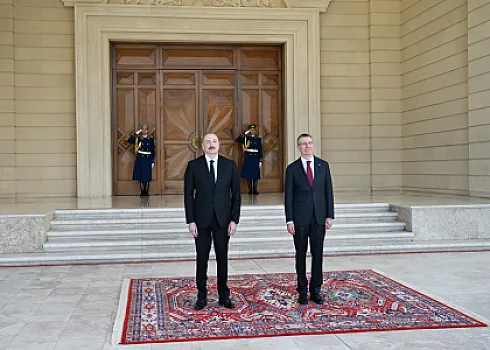 İlham Əliyev Latviya Prezidentini belə qarşıladı –