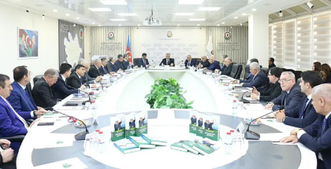 İİTKM-də “Azərbaycan Respublikasının enerji təhlükəsizliyi siyasəti: ənənəvi enerjidən “yaşıl enerji”yə keçid” monoqrafiyasının təqdimatı keçirilib
