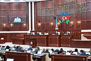 Milli Məclisdə jurnalistlərə qoyulan telefon qadağası ləğv edildi