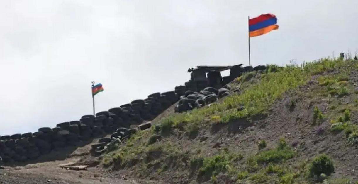 Ermənistan Azərbaycanla sərhəddə silah anbarlarını boşaldır 