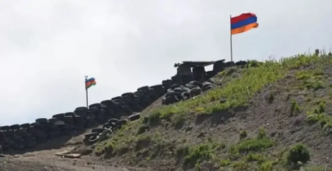 Ermənistan Azərbaycanla sərhəddə silah anbarlarını boşaldır 