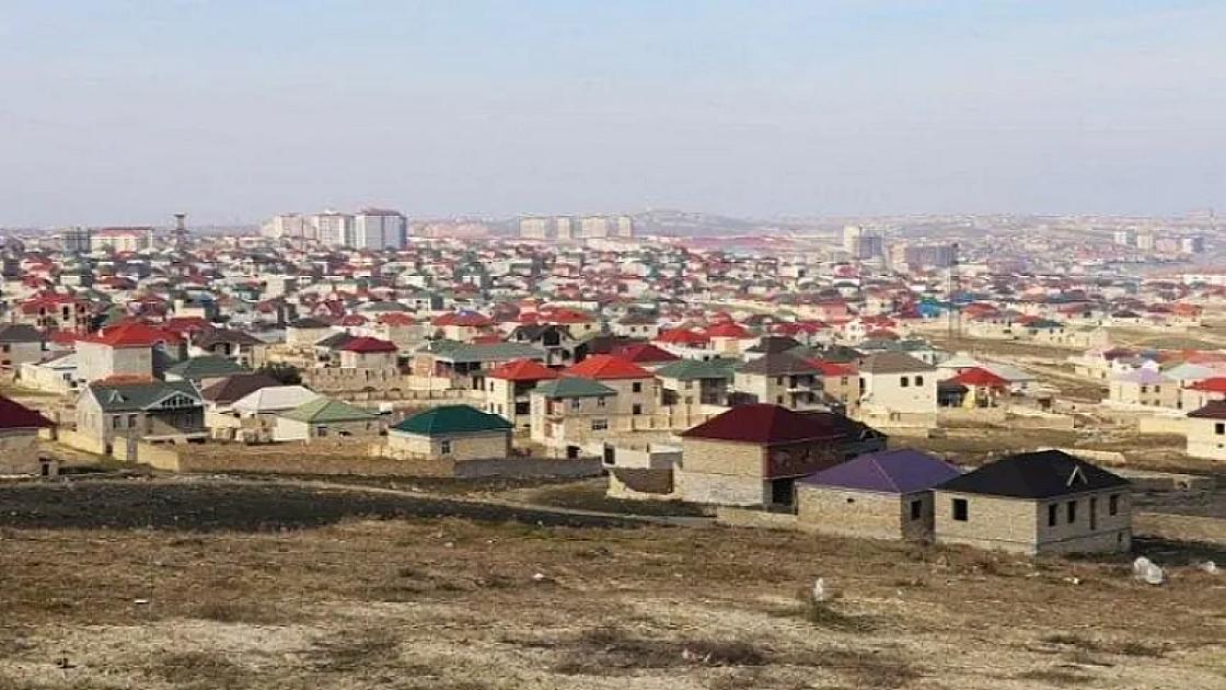 Həyət evlərinin qarşısındakı sahələr kimə məxsusdur?