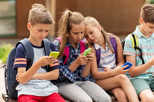 Uşaqlar telefon əsirinə çevrilir? -