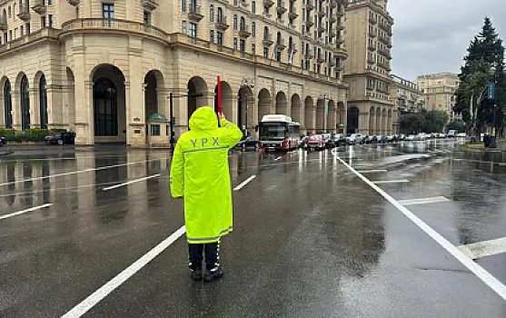 Əlverişsiz hava ilə bağlı sürüclərə xəbərdarlıq