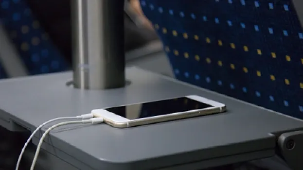 Smartfon məlumatları şarj kabeli vasitəsilə oğurlana bilər: 